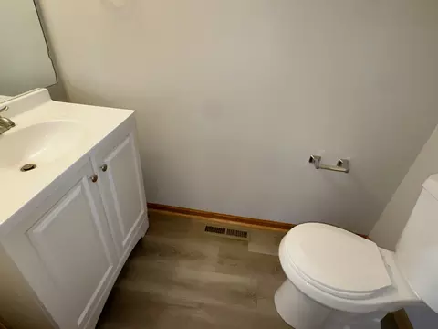 Bath - 2001 Gray Hawk Dr, Plainfield, IL 60586 photo 1 of 4