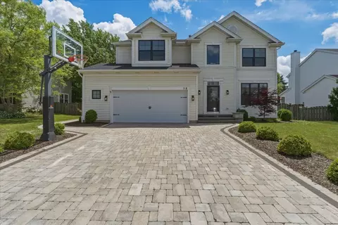 58 W Old Mill Trl, Antioch, IL 60002