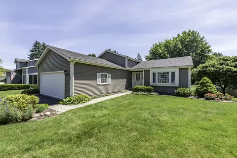 17505 W Woodland Dr, Grayslake, IL 60030