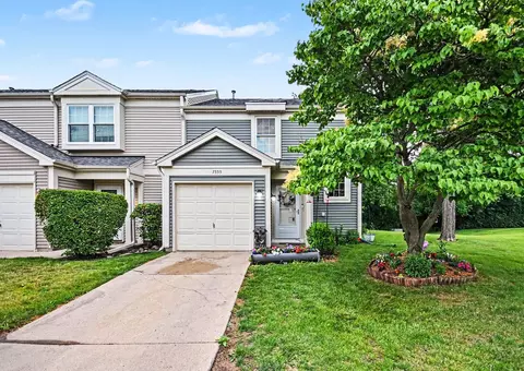 7555 Waterford Dr, Hanover Park, IL 60133