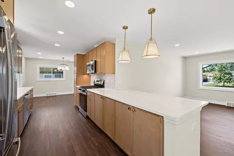 Kitchen - 49 King Ln, Des Plaines, IL 60016 photo 9 of 9