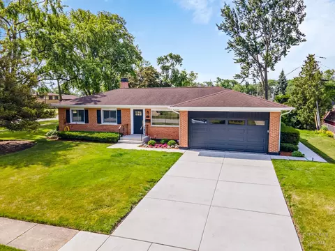 Exterior - 49 King Ln, Des Plaines, IL 60016 photo 4 of 6