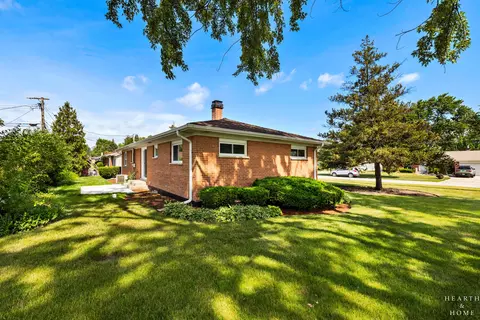 Exterior - 49 King Ln, Des Plaines, IL 60016 photo 2 of 6
