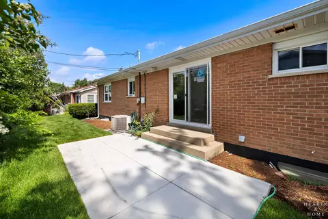 Exterior - 49 King Ln, Des Plaines, IL 60016 photo 3 of 6