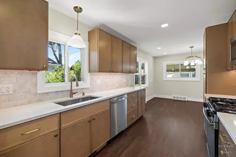 Kitchen - 49 King Ln, Des Plaines, IL 60016 photo 1 of 9