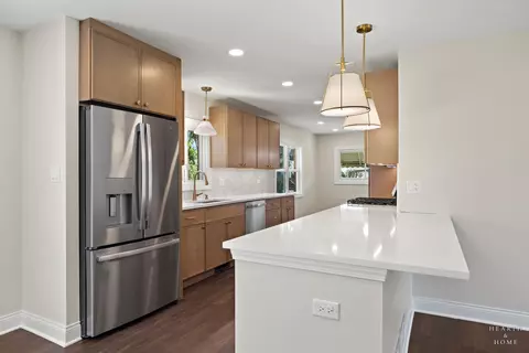 Kitchen - 49 King Ln, Des Plaines, IL 60016 photo 7 of 9