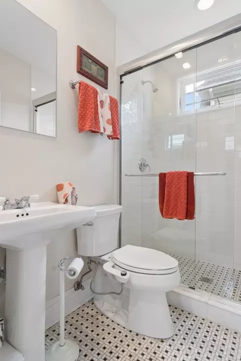 Bath - 343 Franklin Ave, River Forest, IL 60305 photo 2 of 3