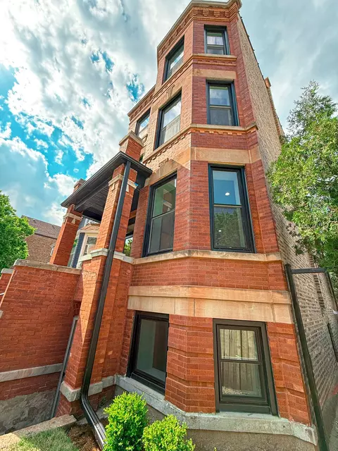 3608 W Wolfram St, Chicago, IL 60618