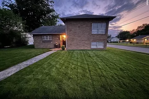 107 Mill St, Benton, IL 62812