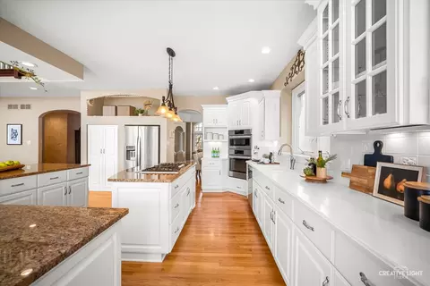 Kitchen - 3516 White Eagle Dr, Naperville, IL 60564 photo 3 of 4