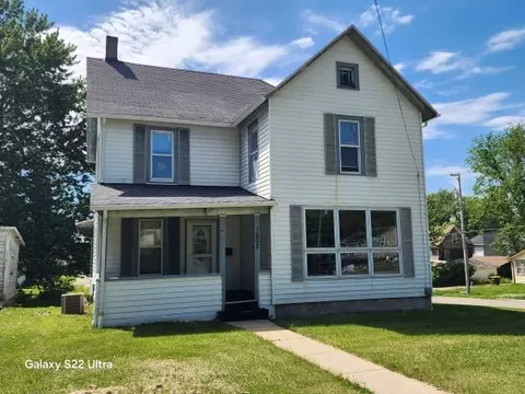 1602 S Highland Ave, Freeport, IL 61032