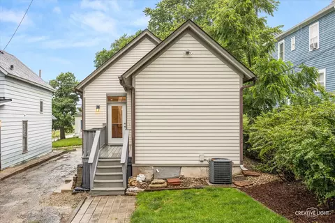 Exterior - 255 Bartlett Pl, Elgin, IL 60120 photo 4 of 6