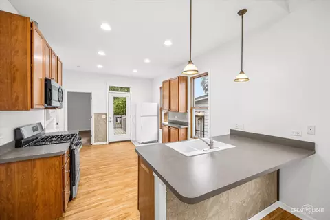 Kitchen - 255 Bartlett Pl, Elgin, IL 60120 photo 1 of 1