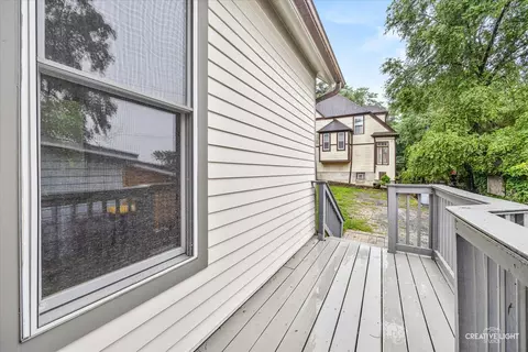 Exterior - 255 Bartlett Pl, Elgin, IL 60120 photo 3 of 6