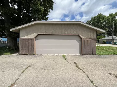 Exterior - 1014 Walnut St, Ottawa, IL 61350 photo 5 of 5