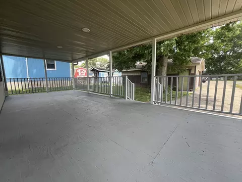 Exterior - 1014 Walnut St, Ottawa, IL 61350 photo 4 of 5