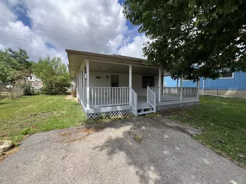 Exterior - 1014 Walnut St, Ottawa, IL 61350 photo 2 of 5