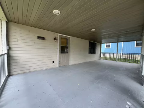 Exterior - 1014 Walnut St, Ottawa, IL 61350 photo 3 of 5