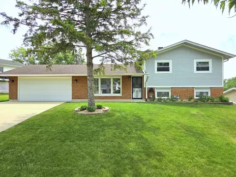 21 W105 Flamingo Ln, Lombard, IL 60148