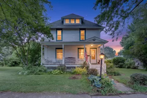 215 W Harrison St, Belvidere, IL 61008