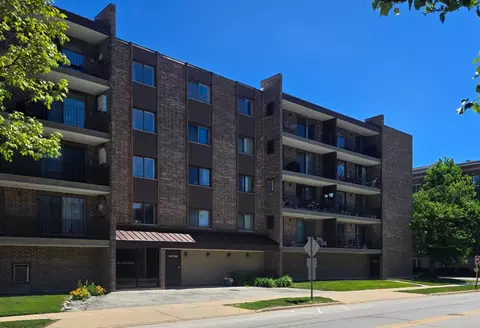 828 Graceland Ave #404, Des Plaines, IL 60016