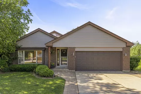 8407 Carriage Ln, Tinley Park, IL 60487