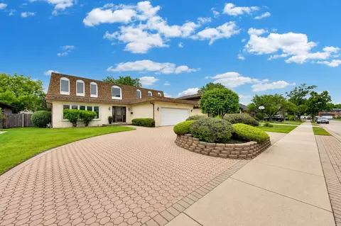 9350 Neenah Ave, Morton Grove, IL 60053