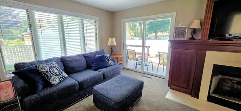 Living - 981 S Evergreen Ave, Kankakee, IL 60901 photo 6 of 8