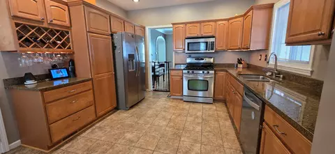 Kitchen - 981 S Evergreen Ave, Kankakee, IL 60901 photo 1 of 3