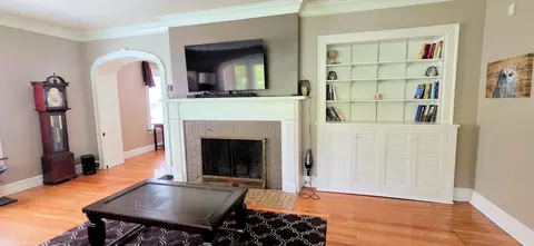 Living - 981 S Evergreen Ave, Kankakee, IL 60901 photo 3 of 8