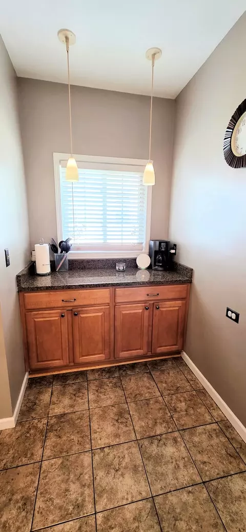 Kitchen - 981 S Evergreen Ave, Kankakee, IL 60901 photo 3 of 3