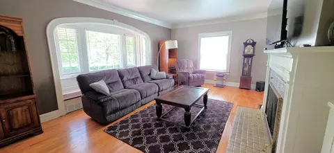 Living - 981 S Evergreen Ave, Kankakee, IL 60901 photo 1 of 8