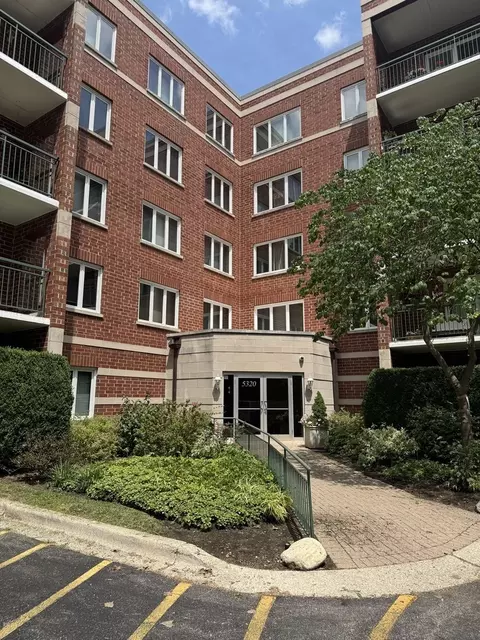 5320 N Lowell Ave #205, Chicago, IL 60630