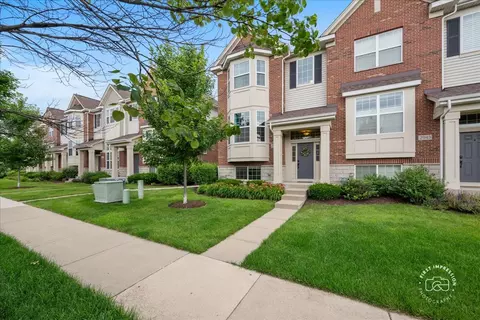 2945 Henley Ln, Naperville, IL 60540