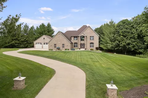 2608 W 3rd St, Coal Valley, IL 61240