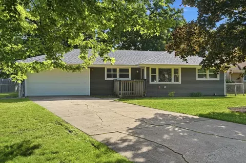 2512 Highland Dr, Lindenhurst, IL 60046