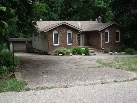 18 Sheridan Dr, Putnam, IL 61560