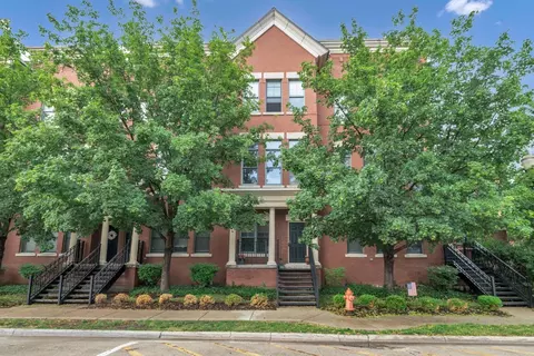 161 S Grove Ave, Elgin, IL 60120