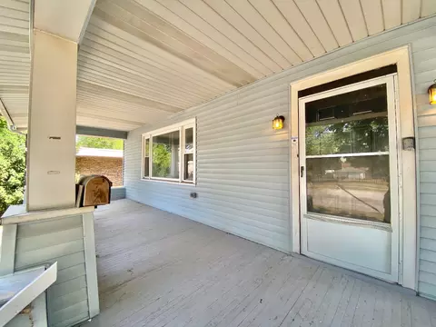 Exterior - 685 E 142nd St, Dolton, IL 60419 photo 2 of 3