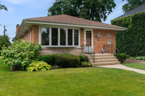 19 W Adams St, Villa Park, IL 60181
