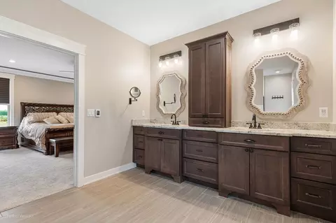 Bath - 4457 E Minooka Rd, Minooka, IL 60447 photo 1 of 9