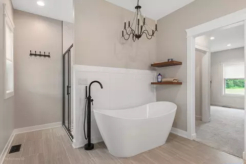 Bath - 4457 E Minooka Rd, Minooka, IL 60447 photo 2 of 9