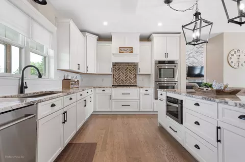 Kitchen - 4457 E Minooka Rd, Minooka, IL 60447 photo 3 of 3