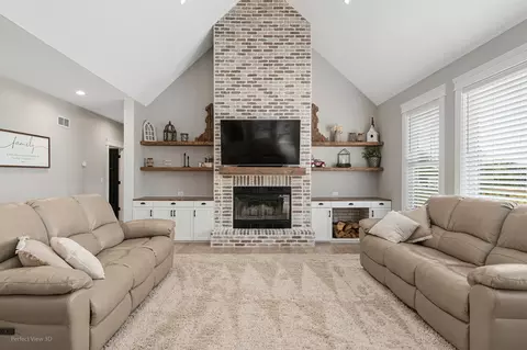Living - 4457 E Minooka Rd, Minooka, IL 60447 photo 1 of 1