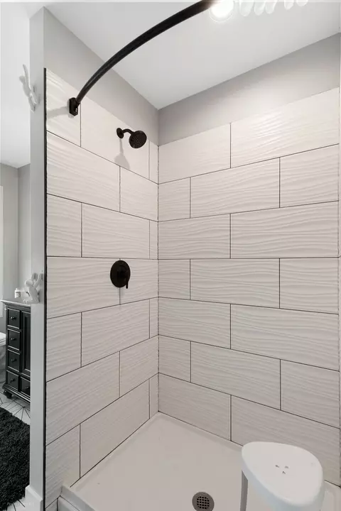 Bath - 4457 E Minooka Rd, Minooka, IL 60447 photo 6 of 9