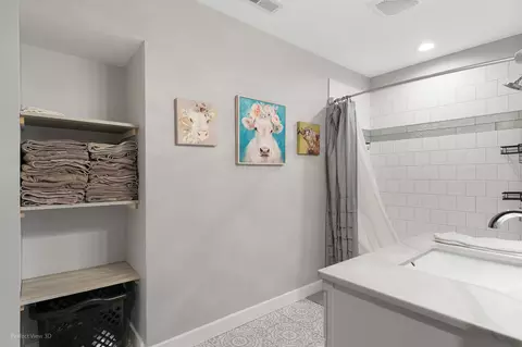 Bath - 4457 E Minooka Rd, Minooka, IL 60447 photo 7 of 9