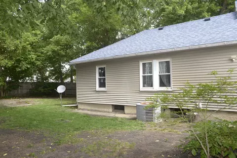 Exterior - 1111 Walnut St, Ottawa, IL 61350 photo 4 of 5