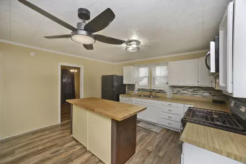 Kitchen - 1111 Walnut St, Ottawa, IL 61350 photo 2 of 2