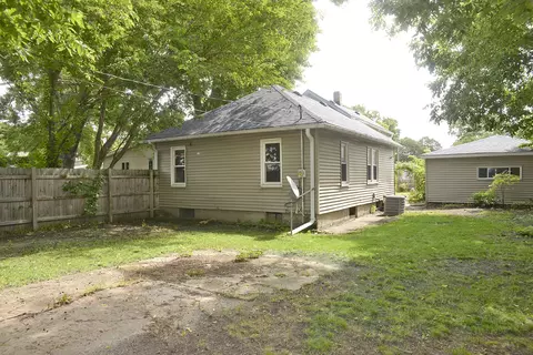 Exterior - 1111 Walnut St, Ottawa, IL 61350 photo 3 of 5