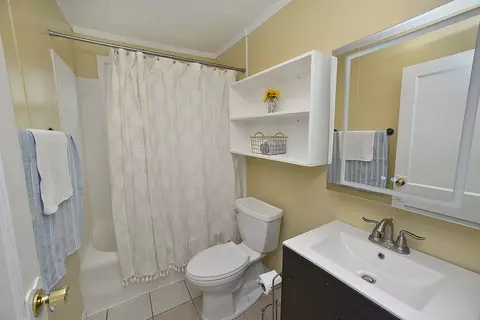 Bath - 1111 Walnut St, Ottawa, IL 61350 photo 1 of 1